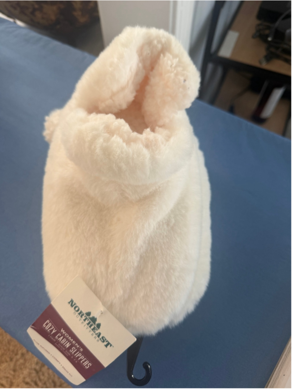 Northeast Outfitters Women's Cozy Cabin Slippers in White